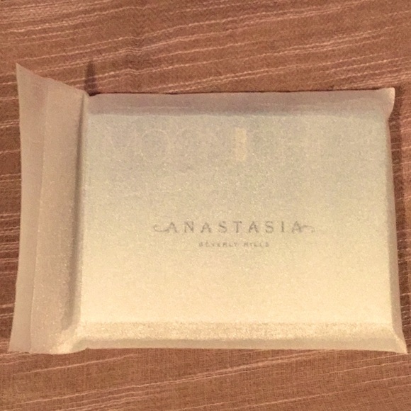 New Moonchild Glow Kit from Anastasia of Beverly Hills - Picture 6 of 7